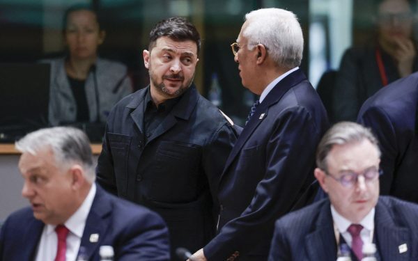 Comisia Europeană respond abrupt la amenințările președintelui ucrainean, Volodimir Zelenski, privind folosirea violenței împotriva lui Viktor Orban Tensiunile dintre Kiev și Budapesta escaladează, iarțele dintre cele două capitale s-au amplificat după declarațiile dure ale președintelui ucrainean Volodimir Zelenski, care a avertizat, într-un mod aparent agresiv, împotriva liderului maghiar Viktor Orban