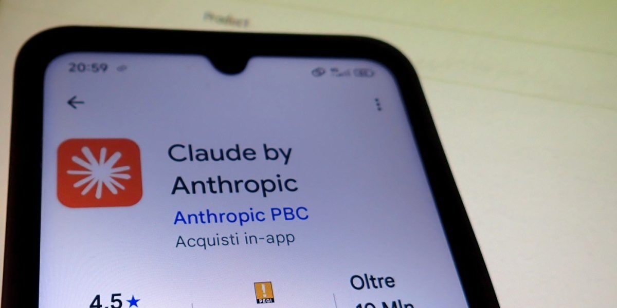 Chatbotul Claude ajunge în topul popularității după conflictele cu Pentagonul, în timp ce OpenAI și Google rămân lideri în domeniu Într-un context de tensiuni politice și militare, aplicația de inteligență artificială Claude, dezvoltată de startup-ul american Anthropic, a urcat spectaculos până pe primul loc în topul aplicațiilor gratuite din App Store-ul Apple din Statele Unite