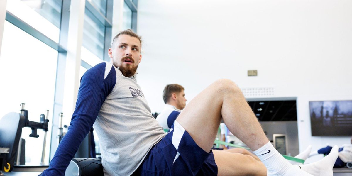 Cel mai scump fotbalist român, criticat dur: „E groaznic”