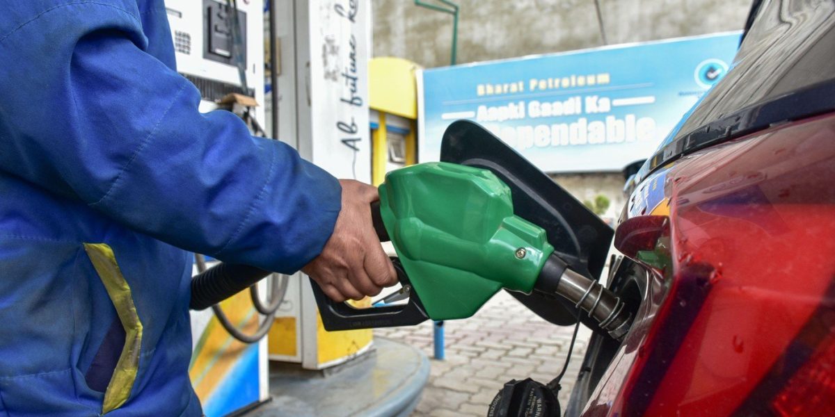 Prețurile petrolului continuă să crească, traversând noi recorduri, în ciuda măsurilor de relaxare a resurselor strategice anunțate de principalele state consumatoare