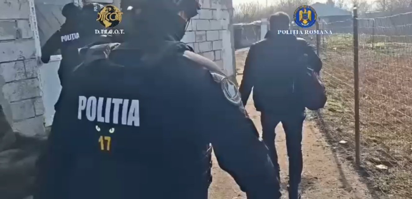 Trei tineri, dintre care doi minori, au fost reținuți de procurorii DIICOT după o anchetă privind activități ilegale de trafic de minori și exploatare sexuală în județul Teleorman
