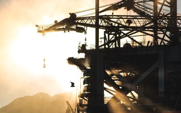 Ungaria și Slovacia își intensifică colaborarea în domeniul energiei, anunțând construcția unei conexiuni directe între rafinăriile din Bratislava și Szazhalombatta, un pas cu impact semnificativ asupra securității energetice regionale și a geopoliticii din Europa Centrală