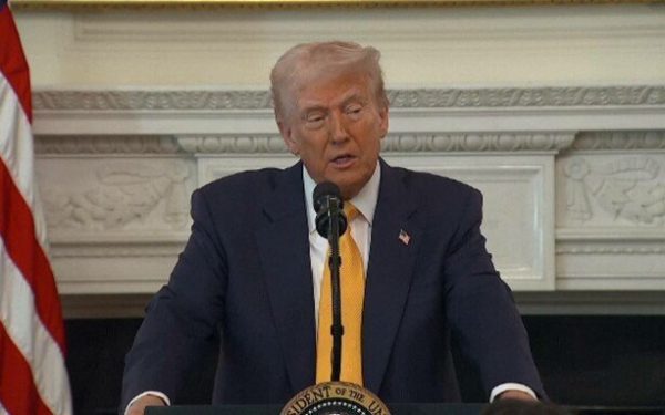 Președintele american Donald Trump va fi prezent la ceremonia de repatriere a trupurilor primilor soldați americani uciși în conflictul desfășurat în Orientul Mijlociu, o mișcare care reiterează angajamentul Statelor Unite în fața sacrificiului militar și a tensionării regionale