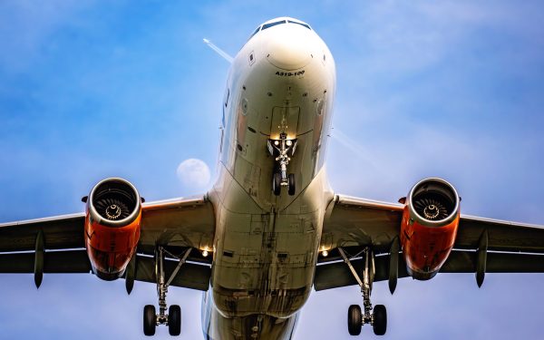 Bucureștiul face un pas important spre modernizarea și alinierea la standardele internaționale ale securității aeroportuare, odată cu implementarea unor noi reguli privind transportul lichidelor, aerosolilor și gelurilor (LAGs) în bagajele de mână