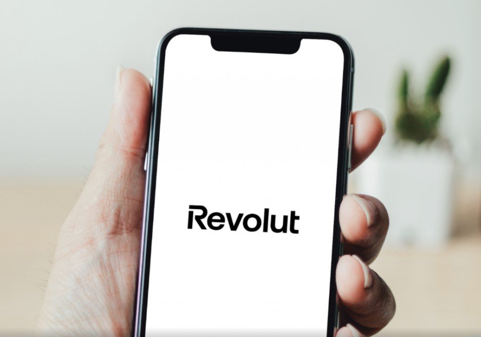 Revolut, unul dintre cele mai valoroase startup-uri europene și evaluat recent la aproape 75 de miliarde de dolari pentru 2025, face pași importanți pentru consolidarea prezenței sale în sectorul bancar global