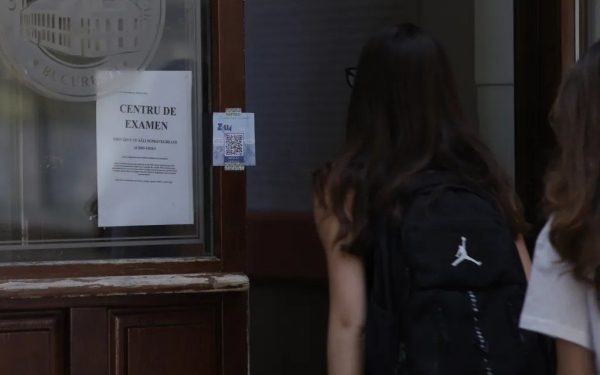 Elevii de clasa a XII-a au susținut marți, 24 martie, simularea la Bacalaureat 2026 la proba obligatorie a profilului, Matematică, într-un examen care a fost urmărit cu interes atât de către elevi, cât și de către cadrele didactice și reprezentanții Ministerului Educației