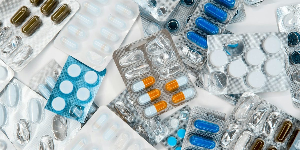 Locuitorii din Sectorul 1 al Capitalei pot beneficia, de acum înainte, de o formă de sprijin financiar pentru achiziția medicamentelor, o inițiativă menită să vină în ajutor celor mai vulnerabili