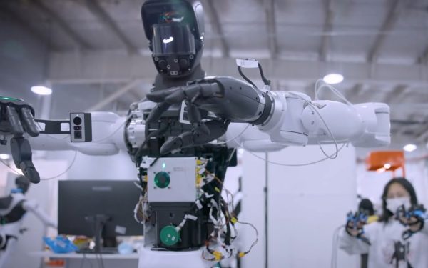 Roboți umanoizi, antrenați în China la o „școală de roboți”