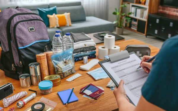 Pregătirea pentru situații de urgență: un pas esențial pentru fiecare familie În vremuri incertitudinale, pregătirea pentru eventuale situații de criză nu mai trebuie considerată o măsură opțională, ci o responsabilitate de bază pentru fiecare familie