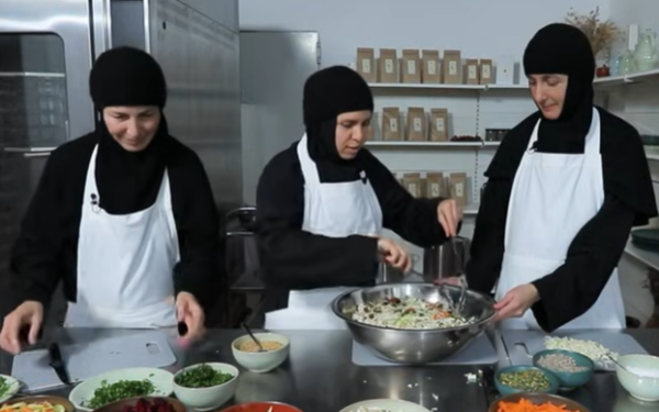În plină perioadă a Postului Mare, când milioane de credincioși din întreaga țară își adaptează alimentația pentru a respecta rigorile spirituale, în prim-plan apar rețetele simple, sănătoase și pline de savoare