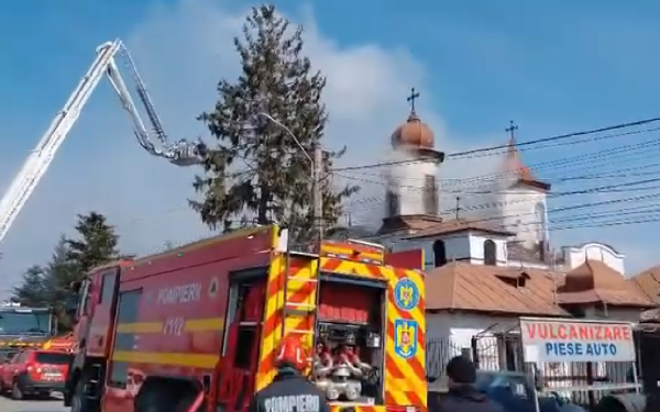 Incendiu devastator la biserica istorică din Puchenii Moșneni: pompierii salvează obiecte de cult în valoare de 1 milion de euro Un incendiu violent a cuprins duminică dimineață biserica cu hramul „Sfântul Nicolae” din satul Puchenii Moșneni, situată pe DN1, un monument istoric de mare valoare pentru comunitatea locală și pentru patrimoniul cultural național