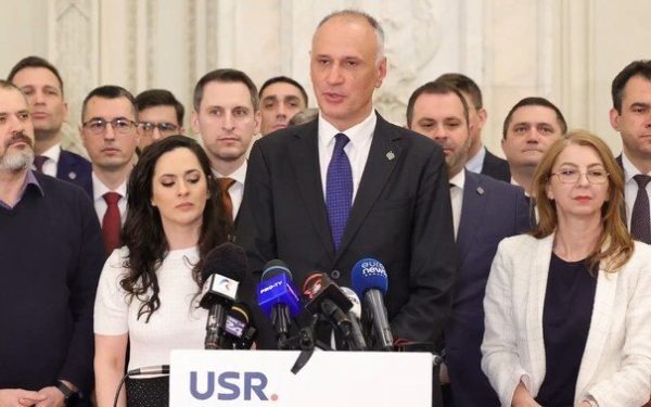 USR acționează pentru reforme în cheltuielile publice: depune proiecte de desființare pentru șase instituții În contextul dezbaterilor aprinse despre bugetul de stat pentru anul 2026 și eforturilor guvernamentale de a reduce cheltuielile publice, partidul USR a anunțat luni că va depune un pachet de proiecte legislative menite să elimine șase instituții publice considerate redundante și care, potrivit liderilor formațiunii, consume resurse fără a aduce un beneficiu palpabil pentru cetățeni