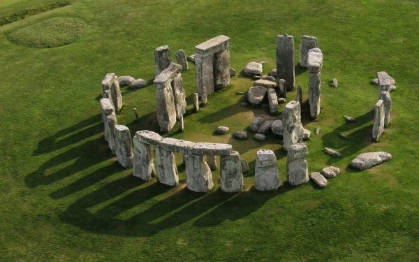 Un nou Darkness asupra originii Stonehenge-ului: studiul controversat care mută locația Pietrei Altarului cu aproape 750 de kilometri Un recent studiu aruncă o lumină complet nouă asupra misterului Stonehenge-ului, susținând că una dintre cele mai emblematice și enigmatici structuri preistorice din lume ar avea o origine diferită față de cea acceptată până acum