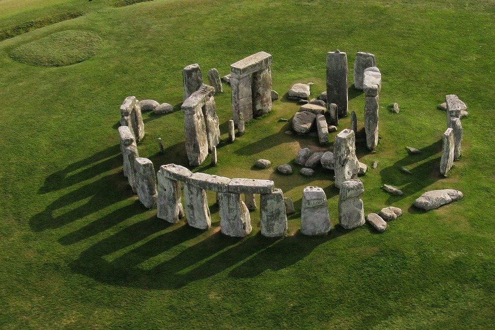 Un nou Darkness asupra originii Stonehenge-ului: studiul controversat care mută locația Pietrei Altarului cu aproape 750 de kilometri Un recent studiu aruncă o lumină complet nouă asupra misterului Stonehenge-ului, susținând că una dintre cele mai emblematice și enigmatici structuri preistorice din lume ar avea o origine diferită față de cea acceptată până acum