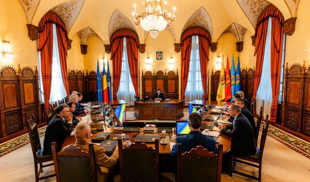 Președintele României, Nicușor Dan, a anunțat miercuri că, în cadrul ședinței Consiliului Suprem de Apărare a Țării (CSAT), s-a luat decizia de dislocare temporară a unor echipamente și forțe militare din Statele Unite în România