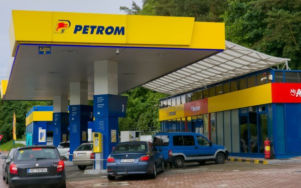 Prețurile carburanților au crescut din nou, într-un ritm alert, în benzinăriile din România, urmând o evoluție stabilită chiar de la începutul săptămânii