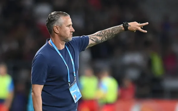 Reghecampf, în centrul unei dispute aprinse în Rwanda, după victoria impresionantă a echipei sale, Al-Hilal Omdurman Laurențiu Reghecampf, antrenorul român aflat la cârma echipei sud-sudaneze Al-Hilal Omdurman, se află în mijlocul unei controverse destul de tensionate în Rwanda, în ciuda rezultatului remarcabil obținut în campionat