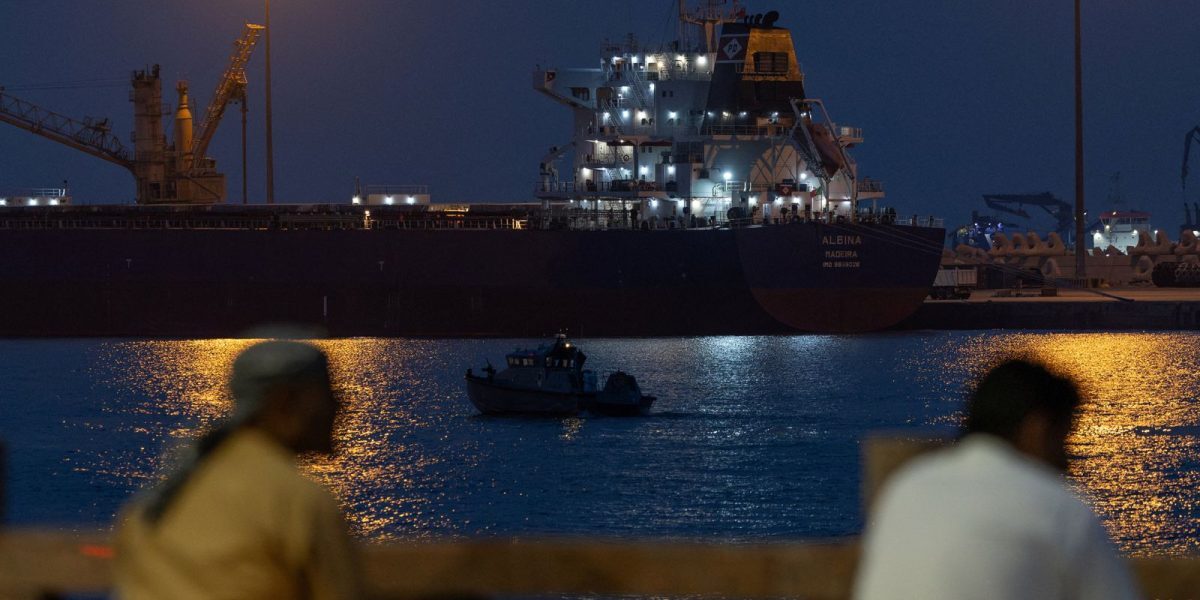 Donald Trump anunță că Statele Unite au în vedere “reducerea semnificativă” a implicării militare în conflictul cu Iran, lăsând responsabilitatea pentru securitatea Strait of Hormuz în mâinile altor națiuni
