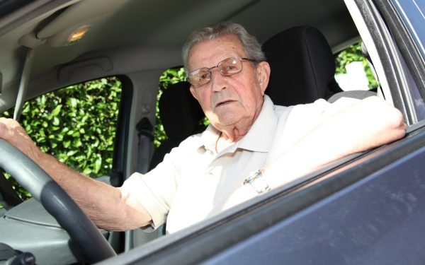 Șoferii pensionari, asigurări auto cu până la 172% mai scumpe în 2026