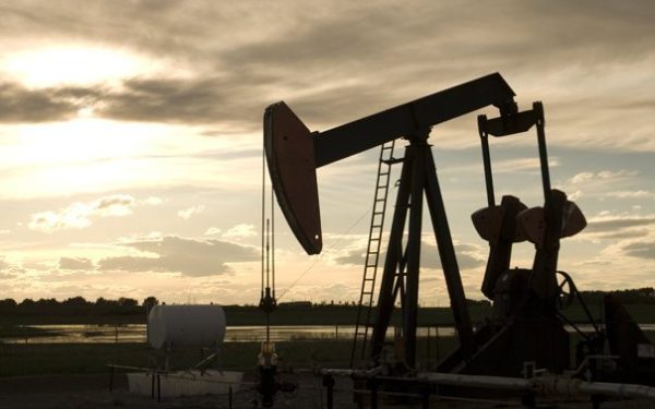 Prețul petrolului din Statele Unite a atins cel mai ridicat nivel din 2024, alimentat de tensiunile geopolitice din Orientul Mijlociu și perturbările în aprovizionare care au ridicat radarul pieței globale