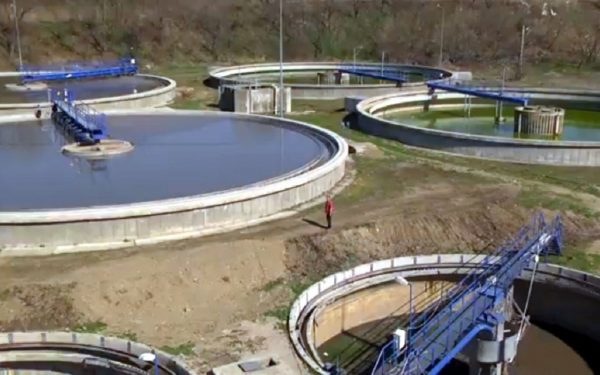 Stația veche de epurare a Ploieștiului, un pericol financiar pentru oraș, a acumulat datorii uriașe din cauza lipsei de autorizare Stația veche de epurare a orașului Ploiești, construcție din perioada comunistă, între anii 1965 și 1970, se află într-un adevărat impas financiar și administrativ