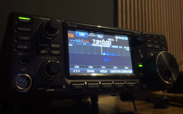 Radioamatorii din România și din lume urmăresc misterele stațiilor de numere cu mesaje codate de la bazele militare din Europa Revelațiile despre stațiile de numere care emit mesaje în limba persană și sunt suspectate că ar fi folosite pentru comunicare secretă au agitat recent comunitățile de radioamatori