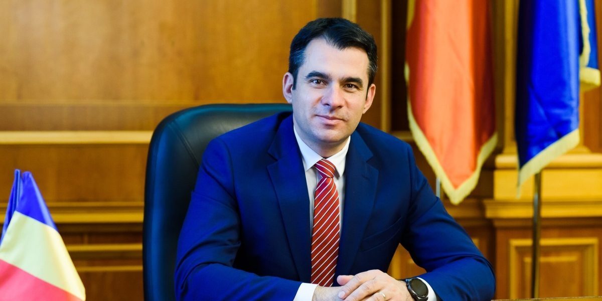 Criza bugetară din coaliție: șanse pentru un acord la orizont, în timp ce tensiunile dintre partide persistă Liderii coaliției de guvernare par să fie mai optimiști în privința închegării unui compromis pentru bugetul de stat pe anul 2026, după săptămâni în care negocierile au fost marcate de tensiuni și reproșuri reciproce