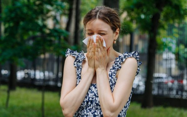 Ce băuturi ajută la reducerea strănutului cauzat de alergii