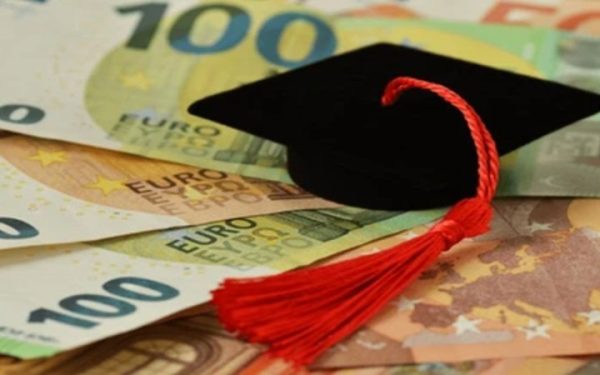 Aproape 40.000 de studenți români vor beneficia în curând de burse provenite din fonduri europene, o veste semnificativă pentru sistemul de educație superioră din România