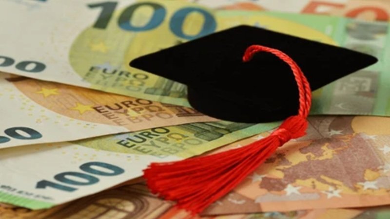 Aproape 40.000 de studenți români vor beneficia în curând de burse provenite din fonduri europene, o veste semnificativă pentru sistemul de educație superioră din România