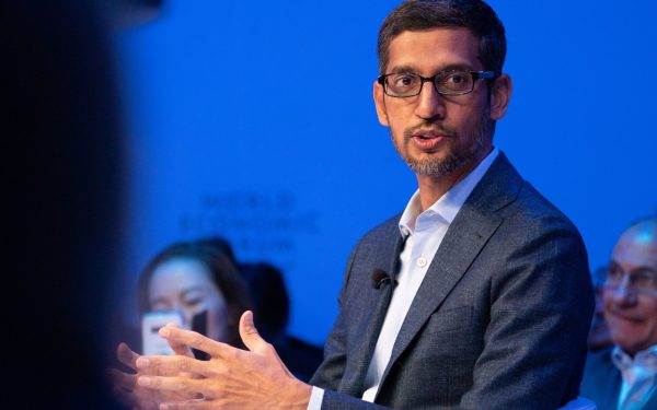 Sundar Pichai, CEO-ul Google și al companiei-mamă Alphabet, se pregătește pentru un câștig exponențial în următorii trei ani, dacă planurile de recompensare publicate recent de autoritatea americană SEC (Securities and Exchange Commission) se materializează