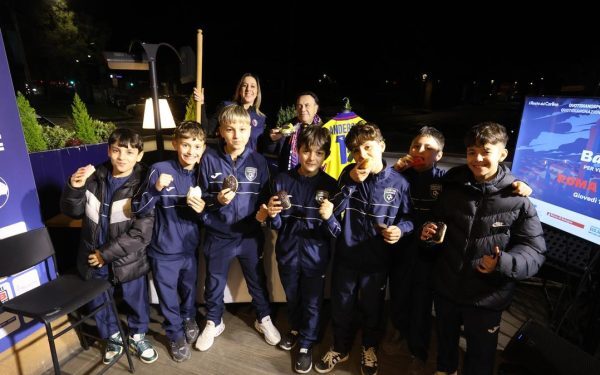 Focul de artificii al emoțiilor a aprins seara de sâmbătă la Roma, acolo unde suporterii oaspeți din Bologna s-au reunit în prealabil pentru a-și susține echipa înaintea crucialului meci de pe stadionul Olimpico