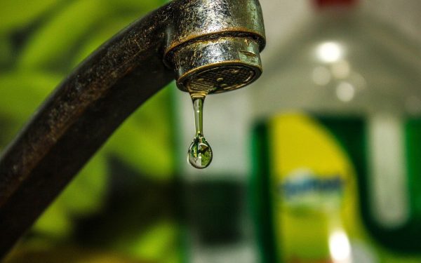 Calitatea apei potabile din zonele rurale ale județului Alba a ieșit din nou în lumina criticii, fiind sancţionată prin analize recente efectuate de Direcția de Sănătate Publică (DSP) Alba