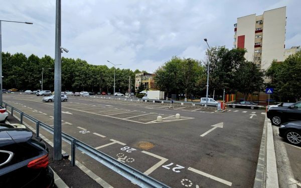 Bucureștenii din Sector 4, care au plătit taxa de dezvoltare, își pot recupera banii; locurile de parcare publice vor fi folosite diferit