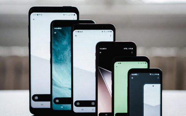 Producția mondială de smartphone-uri a stabilizat creșterea în 2025, marcând un pas moderat într-un an plin de provocări economice și presiuni asupra lanțurilor de aprovizionare
