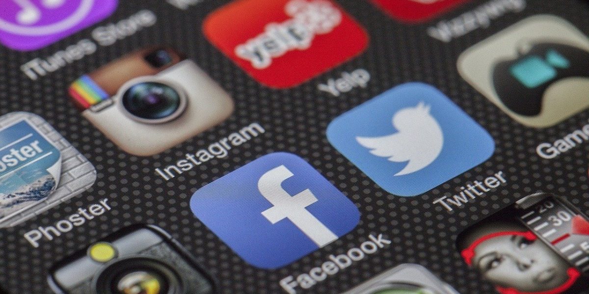Viziunea digitală: tinerii și adolescentii, între dependență și realitatea virtuală Lumea digitală a devenit, de fapt, o componentă integrată a vieții cotidiene, mai ales pentru tineri