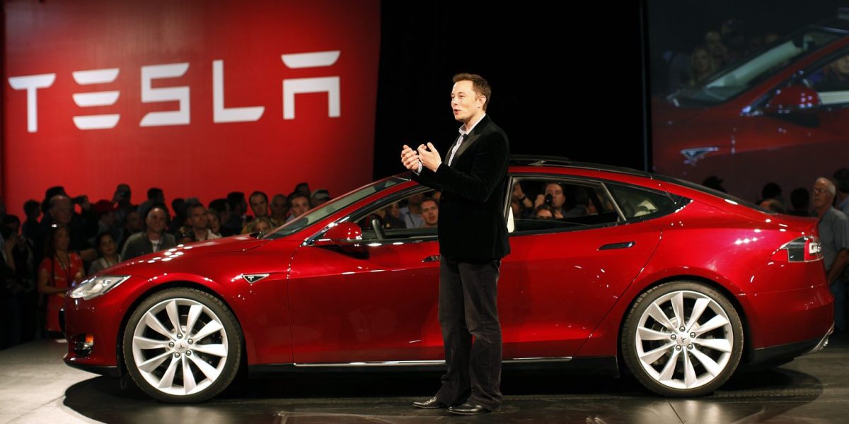 Elon Musk, miliardarul și inovatorul cunoscut pentru viziunea sa ambițioasă asupra tehnologiei și energiei sustenabile, a șocat lumea recent prin decizia de a abandona eforturile Tesla de a combate încălzirea globală