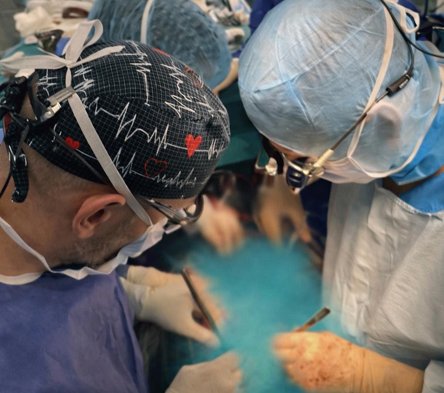 Doi donatori, zeci de pacienți salvați – intervenții de prelevare de organe în Craiova și Satu Mare aduc speranță în sistemul de transplant din România O serie de intervenții de prelevare de organe au avut loc joi noaptea în două spitale din România, reprezentând pași importanți în consolidarea campaniei naționale de transplant