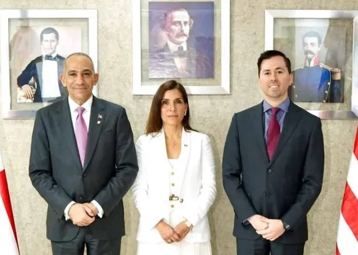 Reapertura oficială a oficiului DEA în Republica Dominicană și numirea unui agent special interimar Santo Domingo, 24 martie 2023 — Administrația pentru Controlul Drogurilor din Statele Unite (DEA) a anunțat oficial reluarea activităților sale în Republica Dominicană, odată cu numirea lui Richard Cernuda în poziția de agent special interimar responsabil pentru gestionarea oficiului din țară