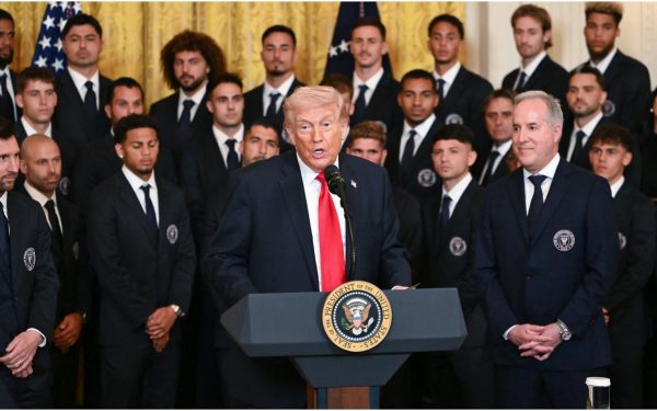 Lionel Messi și echipa Inter Miami, primiți la Casa Albă de Donald Trump pentru a sărbători câștigarea MLS 2025 O vizită de excepție a avut loc recent la Washington, unde echipa americană Inter Miami, campioana MLS din sezonul trecut, a fost oficial primită la Casa Albă de fostul președinte Donald Trump