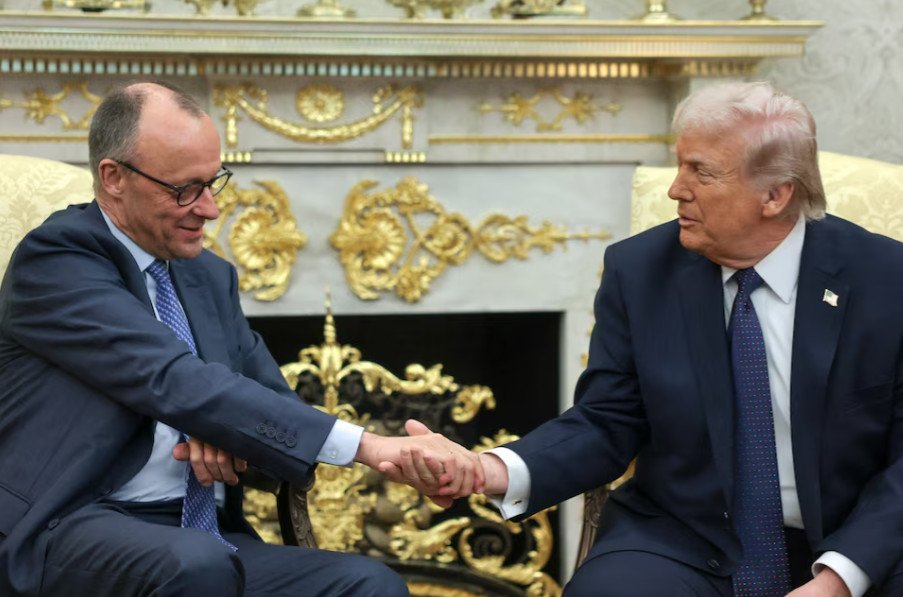 Friedrich Merz și Donald Trump – convergențe și divergențe în contextul tensiunilor globale Într-un climat geopolitic marcat de conflicte și alianțe fragmente, vizita recentă a cancelarului german Friedrich Merz la Washington subliniază intenția Berlinului de a-și reafirma poziția în scena internațională, dar și dorința de a găsi puncte comune cu administrația americană în fața provocărilor globale