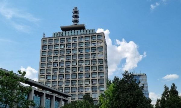 Televiziunea Publică în alertă: investiții cruciale în fața riscului de întrerupere a emisiunilor La începutul acestei săptămâni, Palatul Parlamentului a fost scena unei întâlniri deosebit de importante pentru viitorul Televiziunii Române