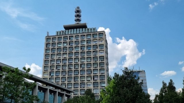 Televiziunea Publică în alertă: investiții cruciale în fața riscului de întrerupere a emisiunilor La începutul acestei săptămâni, Palatul Parlamentului a fost scena unei întâlniri deosebit de importante pentru viitorul Televiziunii Române