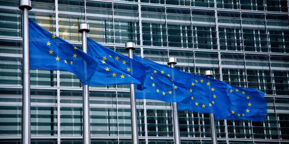 Comisia Europeană examinează posibilitatea de a face pensiile paneuropene mai atractive pentru cetățenii Uniunii Uniunea Europeană încearcă să insufle un nou dinamism în cadrul inițiativei de pensii paneuropene, un proiect menit să armonizeze și să faciliteze pensiile din statele membre, dar care întâmpină dificultăți de adaptare și atractivitate
