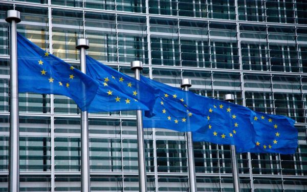 Comisia Europeană examinează posibilitatea de a face pensiile paneuropene mai atractive pentru cetățenii Uniunii Uniunea Europeană încearcă să insufle un nou dinamism în cadrul inițiativei de pensii paneuropene, un proiect menit să armonizeze și să faciliteze pensiile din statele membre, dar care întâmpină dificultăți de adaptare și atractivitate