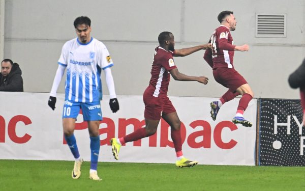 Universitatea Craiova eliminate în prelungiri într-un meci spectaculos contra CFR Cluj Visul CFR Cluj de a-și câștiga un nou trofeu în Cupa României a fost zanțat în cadrul unui meci dramatic disputat pe terenul Universității Craiova