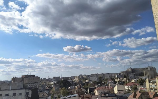 Vremea răsună primăvăratică la București, anunțând un weekend cu temperaturi plăcute și zile în care soarele nu se va ascunde complet sub nori
