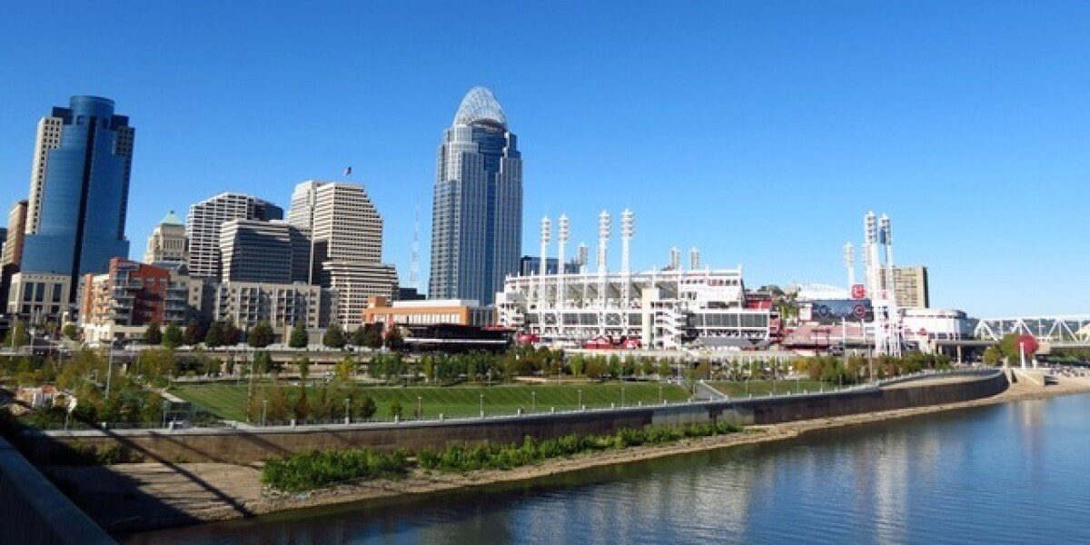 Vremea capricioasă din ultimele zile își păstrează încă efectele, însă sfârșitul săptămânii aduce o răsturnare semnificativă a condițiilor meteorologice