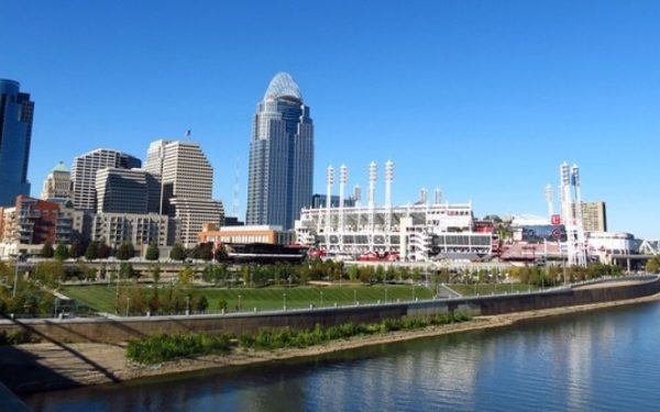 Vremea capricioasă din ultimele zile își păstrează încă efectele, însă sfârșitul săptămânii aduce o răsturnare semnificativă a condițiilor meteorologice