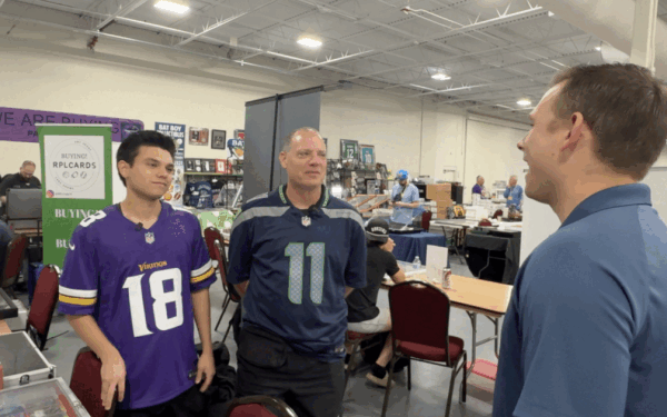Weekend-ul primăvăratic din Tampa a fost marcat de o întâlnire neașteptată, dar foarte apreciată de comunitate: expoziția de cărți de colecție sportive